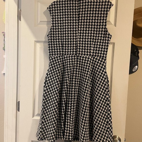 3/$10   New York & Co. Pleated Neck A-Line Dress - Picture 4 of 6